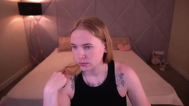 NikkyReyyy online show from 05-20-26, 05:26