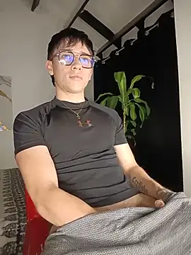 Snapshot of Salvatore_angelo chatting on 05-16-26, 03:49 Salvatore angelo online show from 05-16-26, 03:49