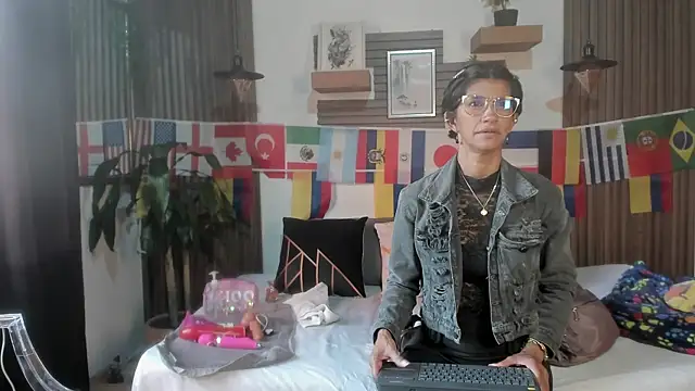 Snapshot of Evaa_campbell chatting on 06-20-26, 12:10 Evaa campbell online show from 06-20-26, 12:10