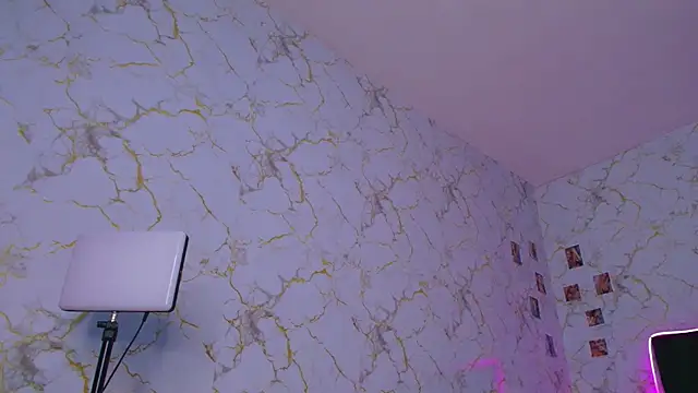 cinniaa  online show from 06-25-26, 08:58