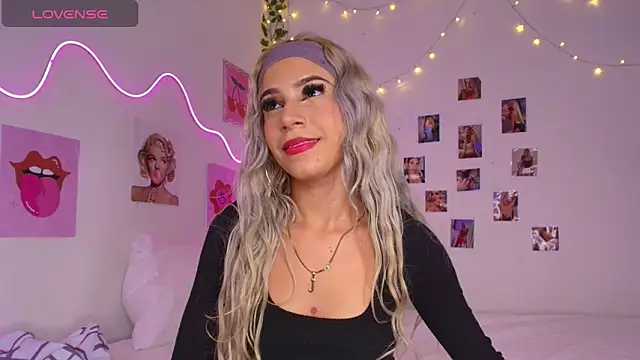 cinniaa  online show from 05-23-26, 04:17