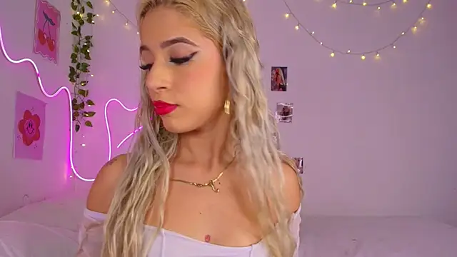cinniaa  online show from 06-05-26, 01:10