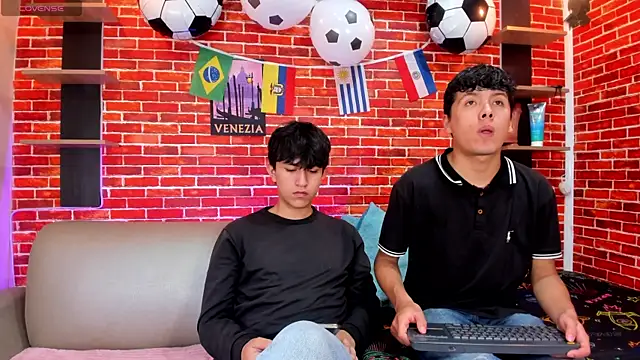 Hoot boyss  online show from 06-27-26, 07:53