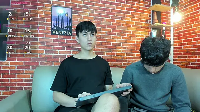 Hoot boyss  online show from 05-19-26, 08:05