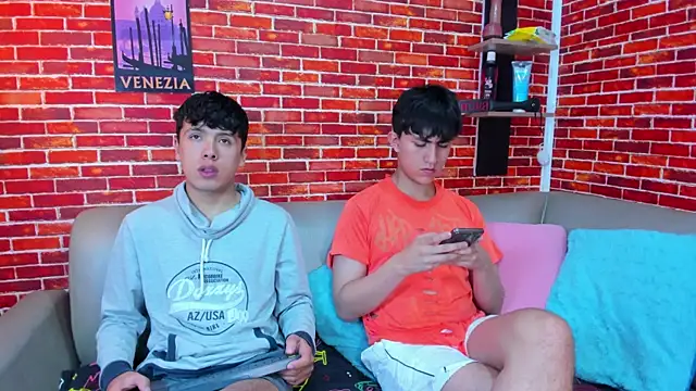 Hoot boyss  online show from 05-31-26, 07:47