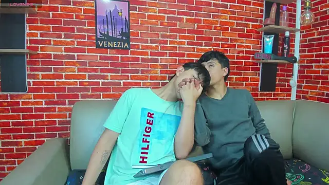 Hoot boyss  online show from 05-23-26, 08:30