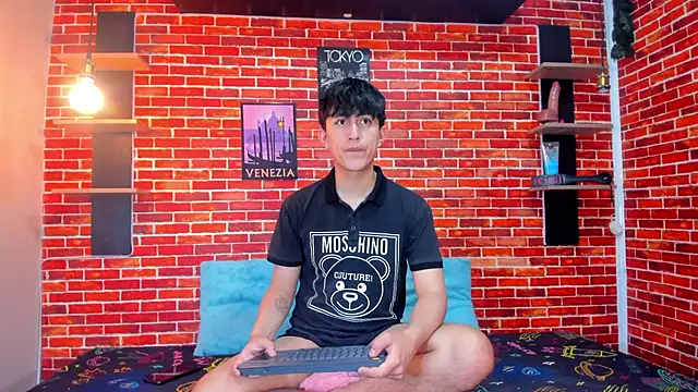 Hoot boyss  online show from 06-04-26, 08:13