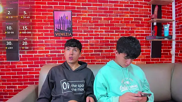 Hoot boyss  online show from 05-30-26, 07:41