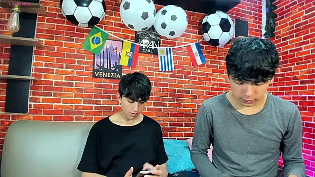 Hoot boyss  online show from 06-18-26, 07:52