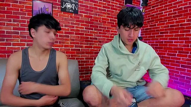 Hoot boyss  online show from 06-12-26, 07:55