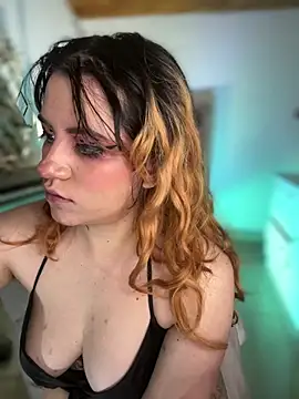 NikkiNix online show from 06-17-26, 01:10