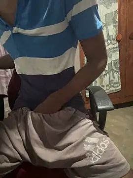 Snapshot of Inuchethi chatting on 03-01-25, 12:39 Inuchethi online show from 03-01-25, 12:39