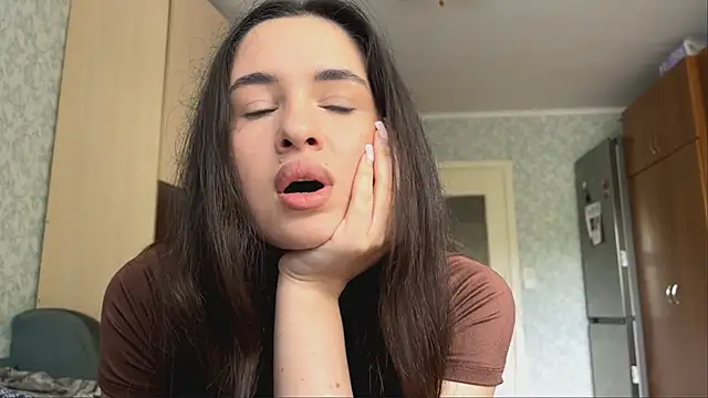 CarolineRu online show from 05-19-26, 10:00
