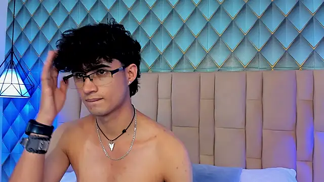 Sofia-Ethan online show from 06-26-26, 07:20
