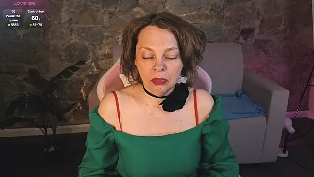 LiliaLawson online show from 06-20-26, 01:21