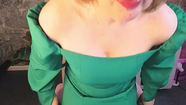 LiliaLawson online show from 06-21-26, 01:44