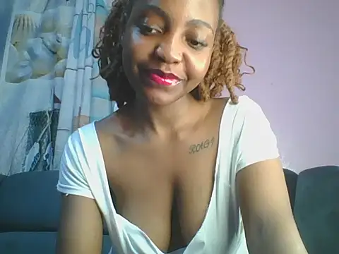 Snapshot of Africana_sexy chatting on 06-25-26, 08:03 Africana sexy online show from 06-25-26, 08:03