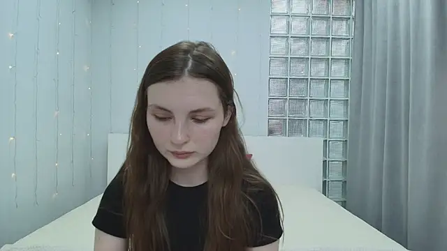 Shyly  Lisa online show from 06-13-26, 01:36