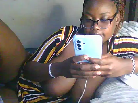 Snapshot of Sexy-Mish chatting on 05-20-26, 06:38 Sexy-Mish online show from 05-20-26, 06:38