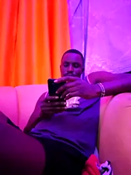 Snapshot of Uncut_EBONY chatting on 07-05-26, 08:26 Uncut EBONY online show from 07-05-26, 08:26