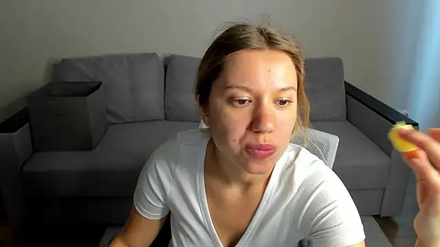 Shakira Lux online show from 06-16-26, 08:36