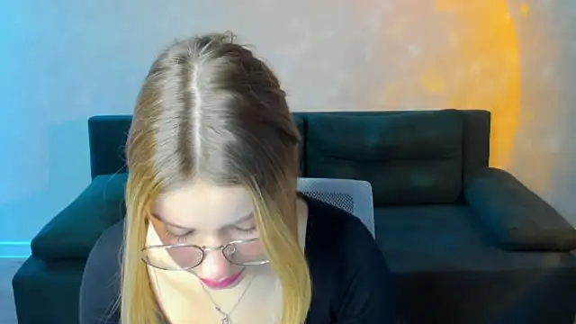 Shakira Lux online show from 05-21-26, 01:14
