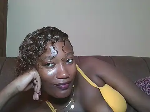 Snapshot of misspretty001 chatting on 06-20-26, 01:38 misspretty001 online show from 06-20-26, 01:38