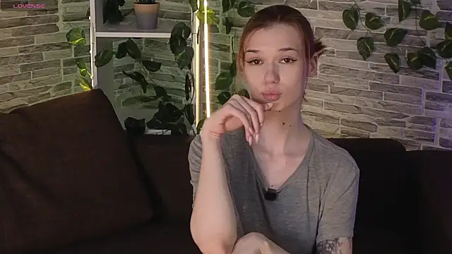Snapshot of OliviaFoxsis chatting on 05-16-26, 06:34 OliviaFoxsis online show from 05-16-26, 06:34