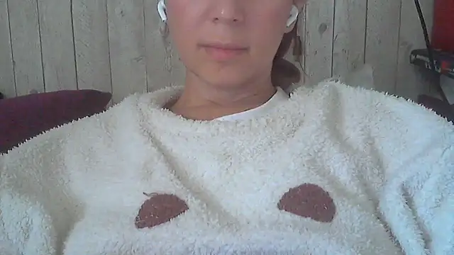 Bella--White online show from 05-18-26, 06:18