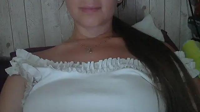 Snapshot of Bella--White chatting on 06-15-26, 05:34 Bella--White online show from 06-15-26, 05:34