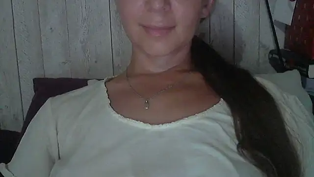 Snapshot of Bella--White chatting on 06-30-26, 03:12 Bella--White online show from 06-30-26, 03:12