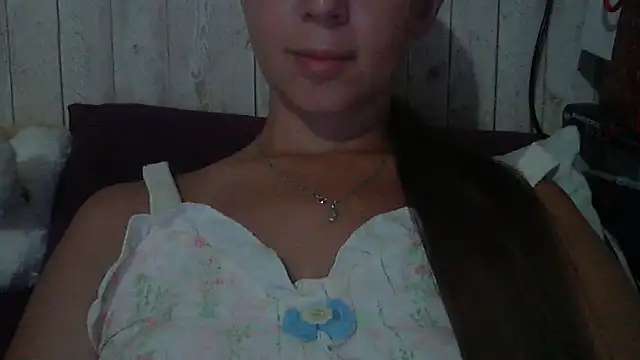 Snapshot of Bella--White chatting on 06-27-26, 05:19 Bella--White online show from 06-27-26, 05:19