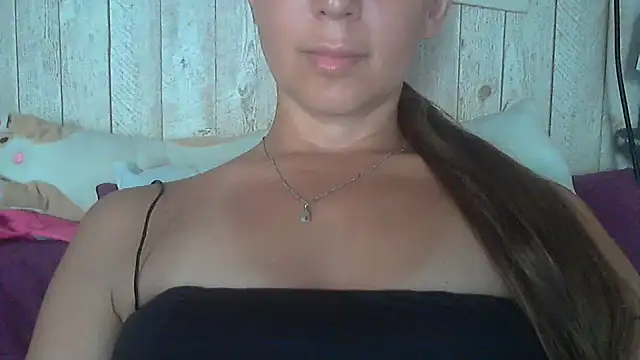 Snapshot of Bella--White chatting on 06-18-26, 01:49 Bella--White online show from 06-18-26, 01:49