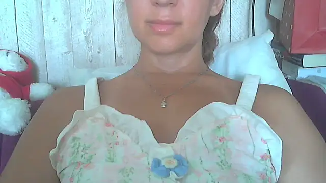 Snapshot of Bella--White chatting on 06-27-26, 07:25 Bella--White online show from 06-27-26, 07:25
