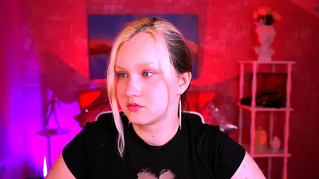 ViolettWoods online show from 06-22-26, 08:11