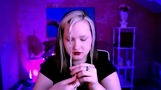 ViolettWoods online show from 06-29-26, 06:31