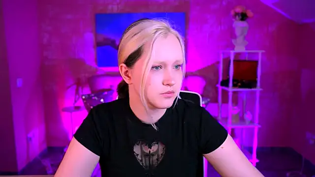 ViolettWoods online show from 06-10-26, 06:14