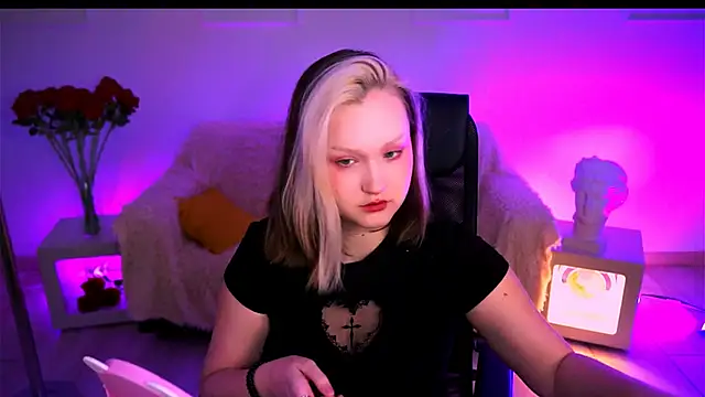 ViolettWoods online show from 06-30-26, 06:24