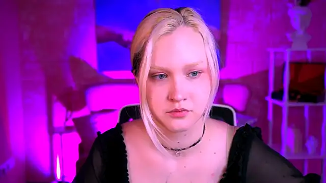 ViolettWoods online show from 06-15-26, 06:13