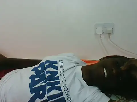Darkpretty23 online show from 06-04-26, 03:11