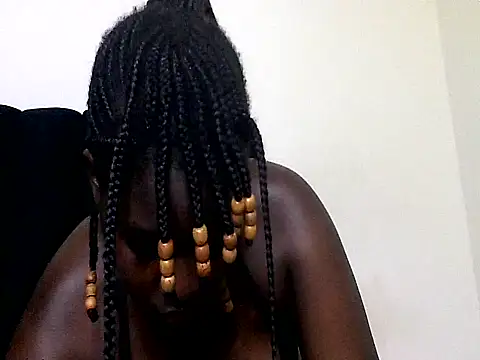 MoonlighMaya online show from 06-18-26, 02:44