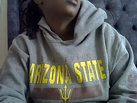 Snapshot of Ebony_dezires chatting on 06-19-26, 09:37 Ebony dezires online show from 06-19-26, 09:37