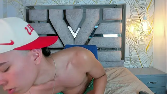 Ithan Clarck online show from 05-20-26, 02:14
