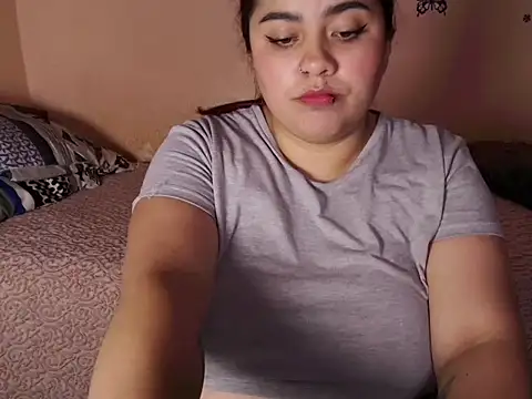 Snapshot of Danna_sofi4 chatting on 05-22-26, 04:21 Danna sofi4 online show from 05-22-26, 04:21