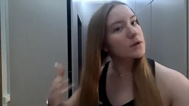 Lisi Kiss  online show from 05-26-26, 05:44
