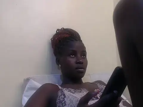 Snapshot of Sexxy-skinny chatting on 06-12-26, 12:25 Sexxy-skinny online show from 06-12-26, 12:25