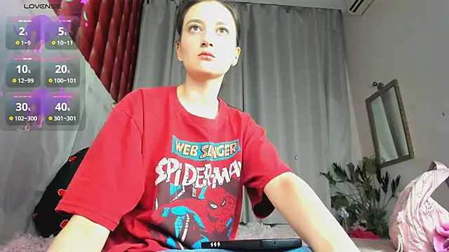 SummerLilaa online show from 06-10-26, 04:57