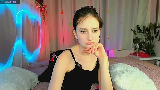 SummerLilaa online show from 06-05-26, 01:28