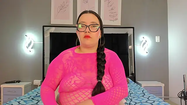 Snapshot of zoe_curvyy chatting on 06-30-26, 12:05 zoe curvyy online show from 06-30-26, 12:05