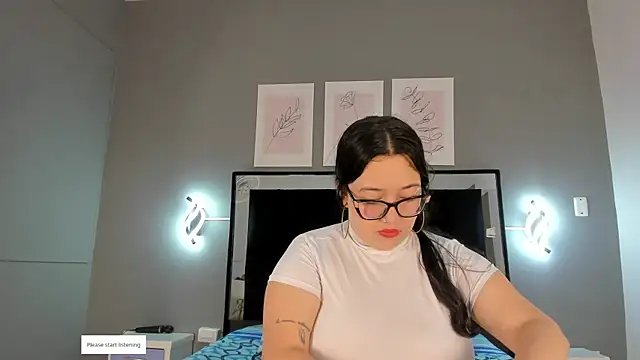 Snapshot of zoe_curvyy chatting on 06-17-26, 12:15 zoe curvyy online show from 06-17-26, 12:15